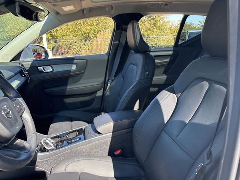 Certified 2025 Volvo XC40 B5 Plus image 15