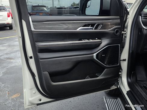 Used 2022 Jeep Wagoneer Series III w/ Premium Group I AWD/4WD image 27