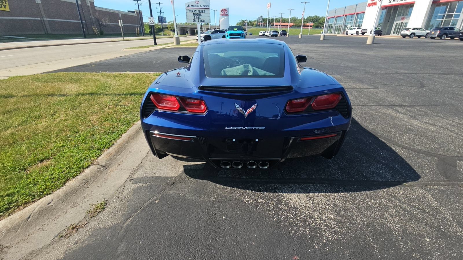 Used 2017 Chevrolet Corvette Stingray Coupe w/ 1LT RWD image 4