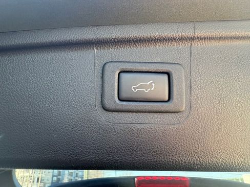 Used 2018 Subaru Outback 3.6R Touring w/ Popular Package #3 image 29