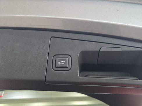 Used 2024 Cadillac XT4 Premium Luxury w/ Technology Package FWD image 31