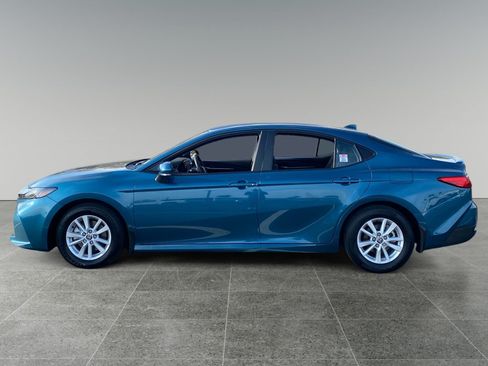 Used 2025 Toyota Camry LE w/ Convenience Package FWD image 2