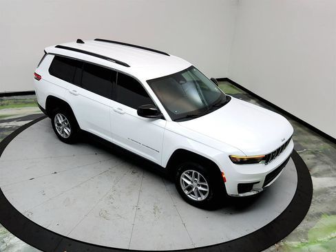 Used 2021 Jeep Grand Cherokee L Laredo w/ Luxury Tech Group I AWD/4WD image 33