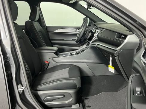 New 2025 Jeep Grand Cherokee L Laredo w/ Luxury Tech Group I image 34