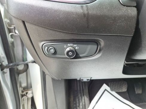 Used 2021 Chevrolet Equinox LS image 16