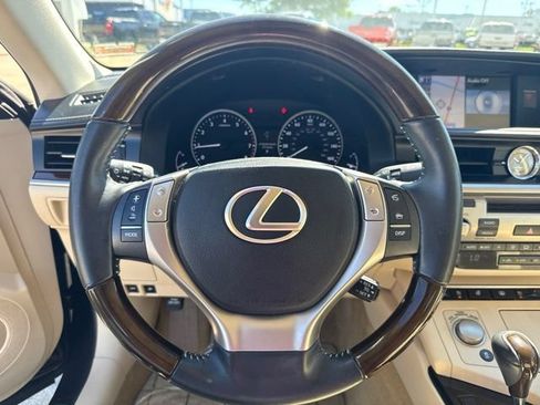 Used 2014 Lexus ES 350 w/ Luxury Package FWD image 10
