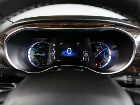 Used 2023 Chrysler Pacifica Limited FWD image 21