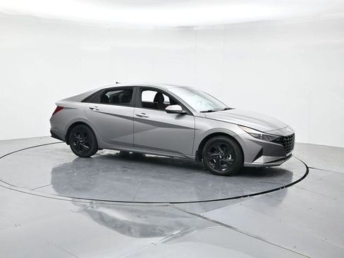 Used 2023 Hyundai Elantra Blue FWD image 3