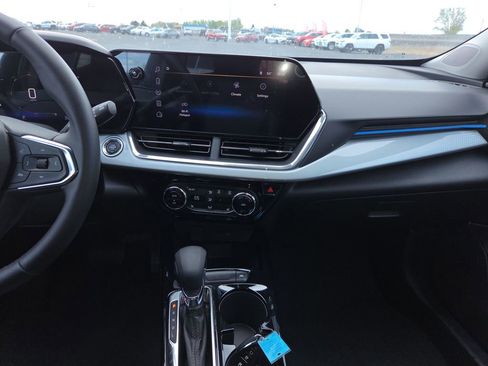 Used 2025 Chevrolet Trax LT w/ LT Convenience Package image 15