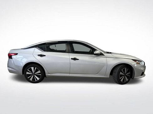 Used 2022 Nissan Altima 2.5 SV image 2