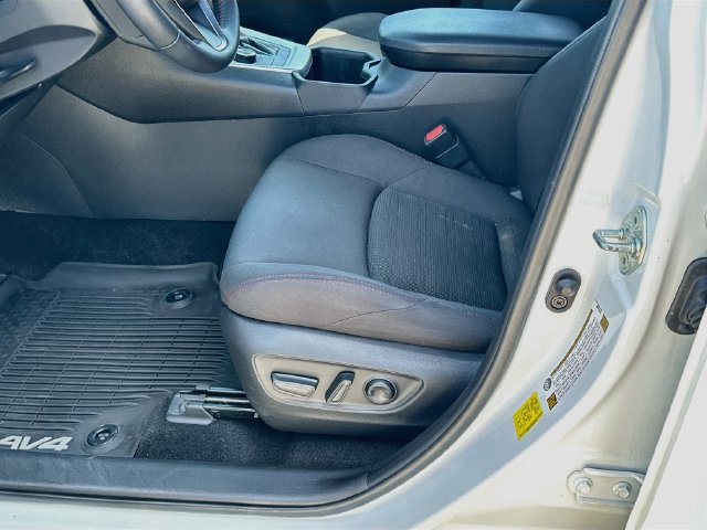 Used 2023 Toyota RAV4 SE w/ Weather & Moonroof Package AWD/4WD image 18