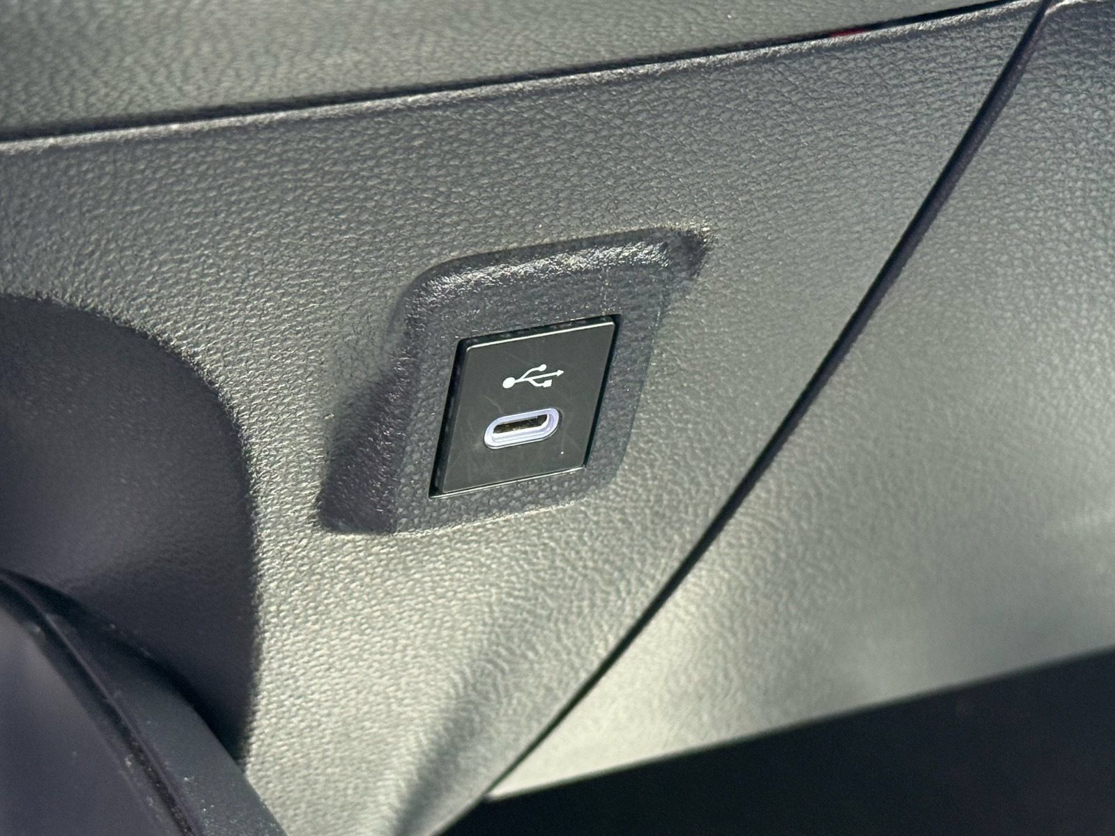 Used 2025 Toyota Corolla LE FWD image 24