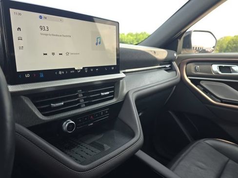 Used 2025 Ford Explorer Platinum RWD image 30