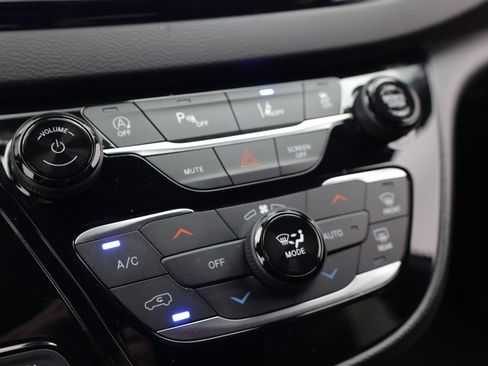 Used 2025 Chrysler Pacifica Select FWD image 23