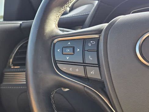 Used 2021 Lexus LS 500 w/ Accessory Package (Z2) RWD image 23