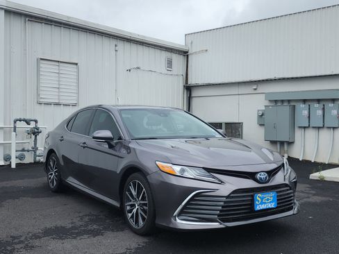 Used 2022 Toyota Camry XLE FWD image 7