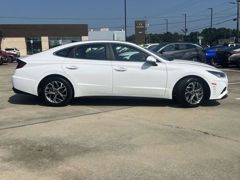 Used 2023 Hyundai Sonata SEL w/ Convenience Package FWD image 2