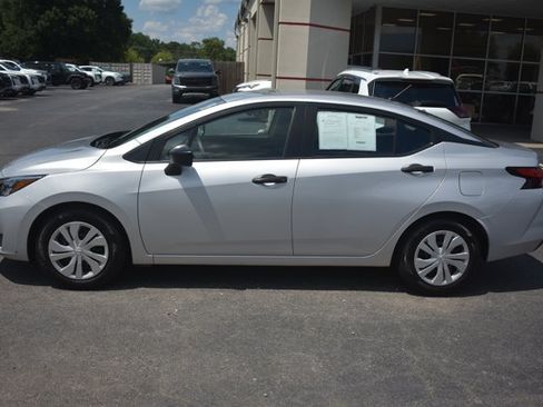 Used 2025 Nissan Versa S FWD image 9