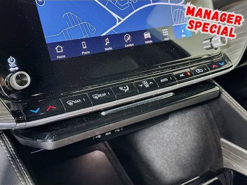 Used 2024 Jeep Wagoneer L Series II w/ Flexible Seating Group RWD image 18