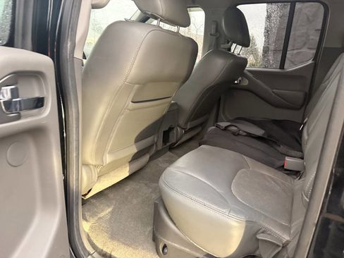 Used 2012 Nissan Frontier SL w/ Moonroof Pkg image 12