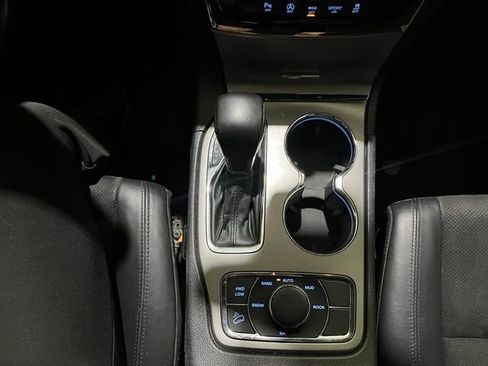 Used 2019 Jeep Grand Cherokee Altitude AWD/4WD image 22