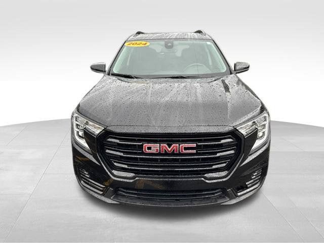 Used 2024 GMC Terrain SLE w/ Driver Convenience Package FWD image 2
