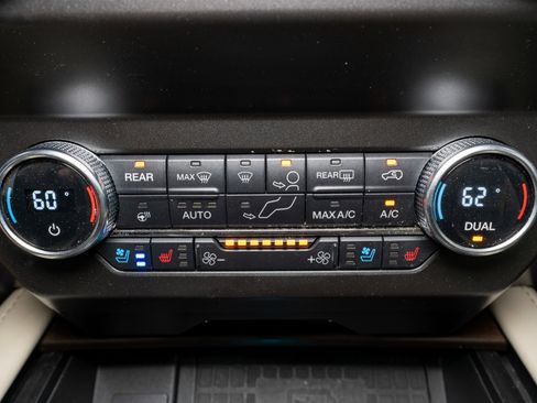 Used 2020 Ford Expedition Platinum image 25