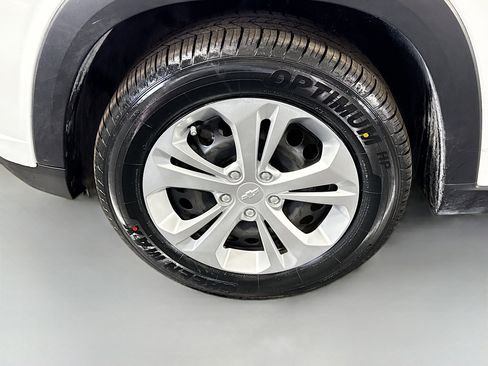 Used 2024 Chevrolet Trax LS FWD image 37