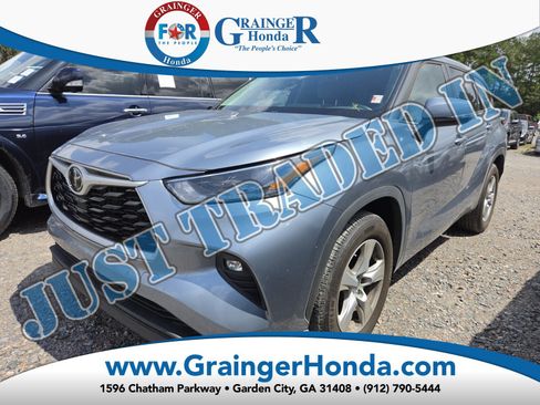 Used 2024 Toyota Highlander LE FWD image 1