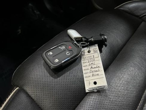 Used 2018 GMC Acadia Denali image 39