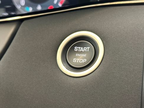 Used 2025 Land Rover Range Rover Evoque S image 34