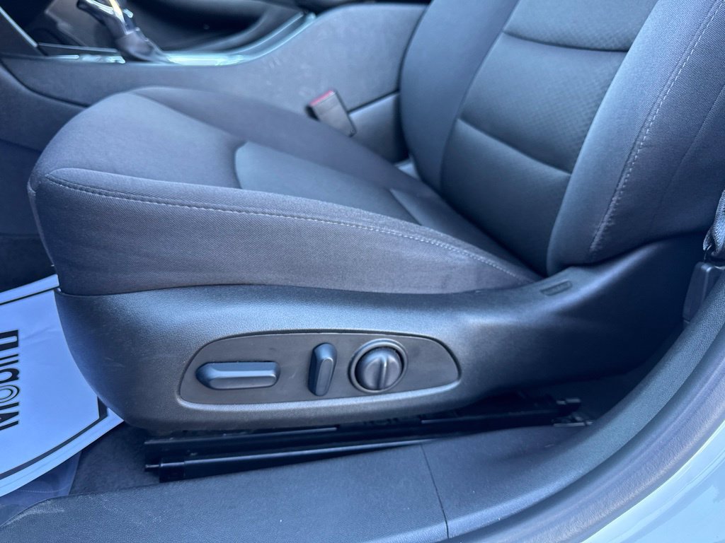 Used 2024 Chevrolet Malibu LT FWD image 16