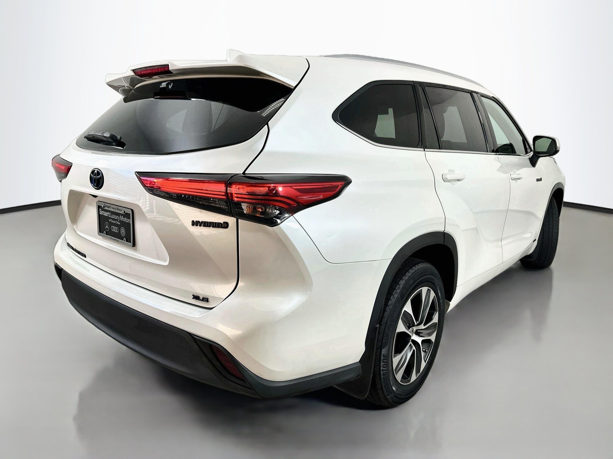 Used 2021 Toyota Highlander XLE AWD/4WD image 7