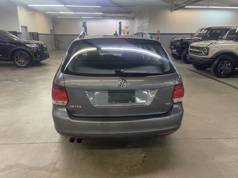 Used 2010 Volkswagen Jetta TDI FWD image 7