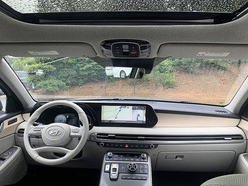 Used 2024 Hyundai Palisade Limited AWD/4WD image 18