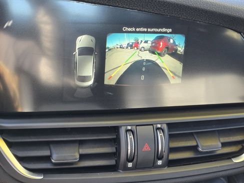 Used 2019 Alfa Romeo Giulia image 16