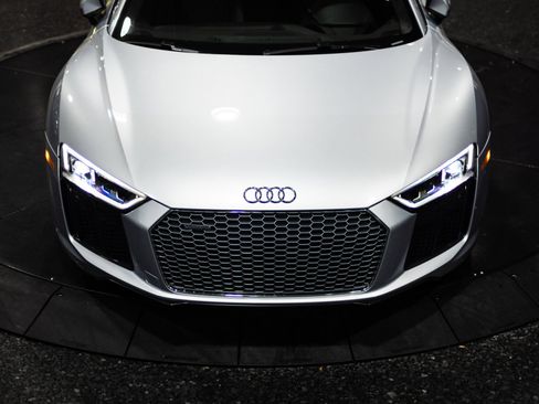 Used 2017 Audi R8 V10 w/ Carbon Exterior Package image 18