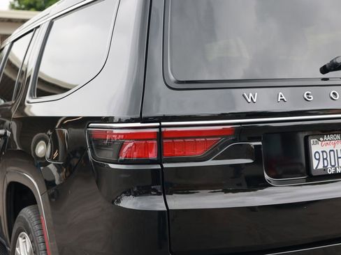 Used 2022 Jeep Wagoneer Series II RWD image 13