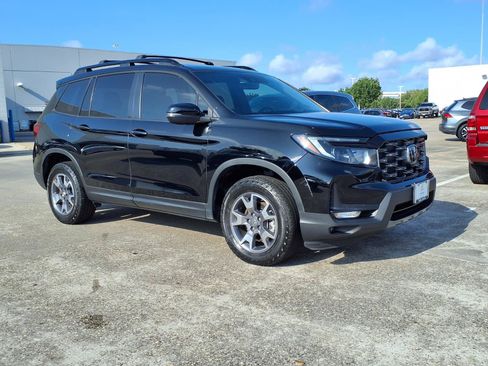 Certified 2023 Honda Passport TrailSport image 2