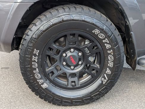 Used 2022 Toyota 4Runner SR5 Premium w/ Moonroof Package RWD image 10