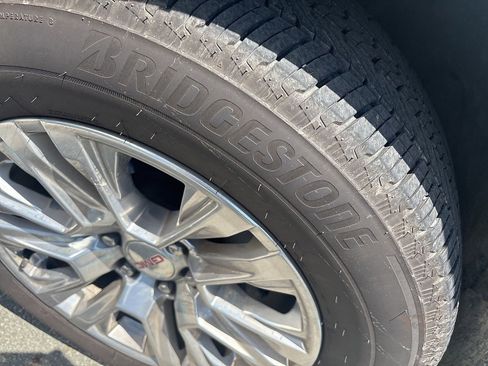 Used 2023 GMC Yukon XL Denali AWD/4WD image 5