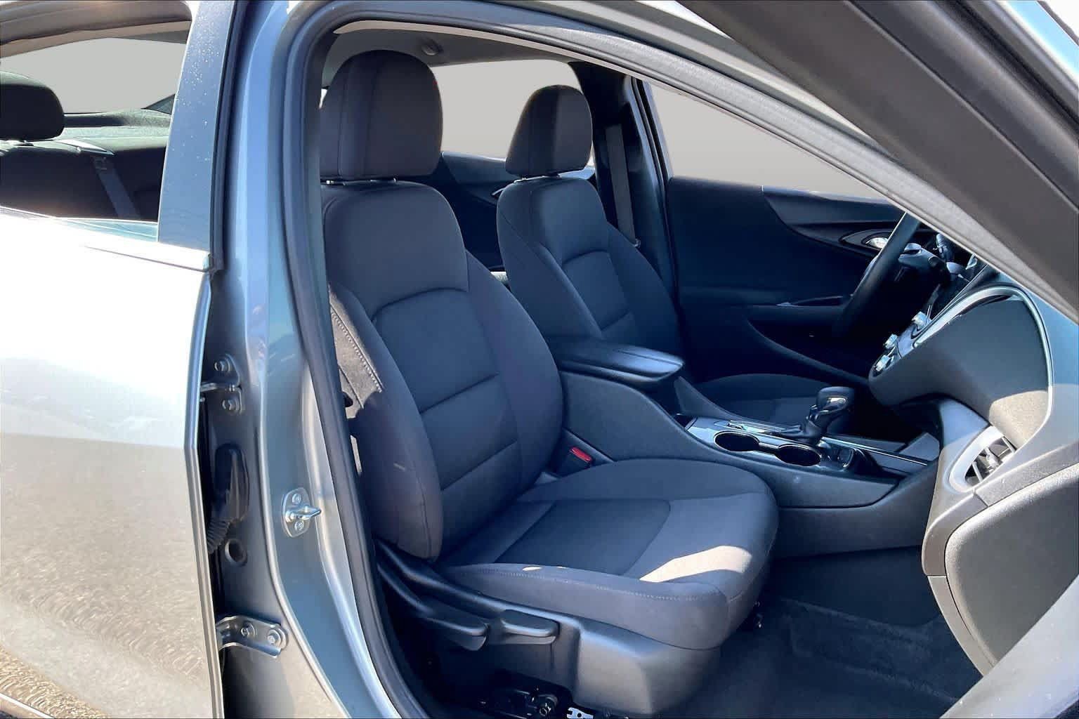 Used 2024 Chevrolet Malibu LT FWD image 9