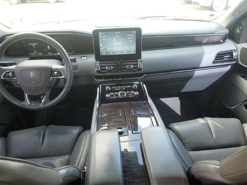 Used 2019 Lincoln Navigator Select image 15