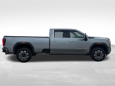 Used 2024 GMC Sierra 2500 Denali Ultimate AWD/4WD image 6