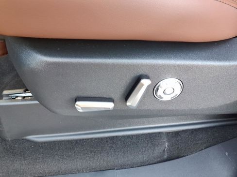 New 2026 Lincoln Navigator L Reserve AWD/4WD image 16