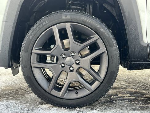 Used 2021 Jeep Renegade Latitude w/ Sun & Sound Group image 10