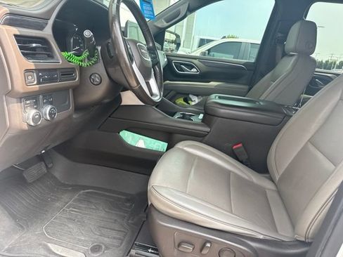 Used 2021 GMC Yukon XL SLT w/ SLT Luxury Package AWD/4WD image 5