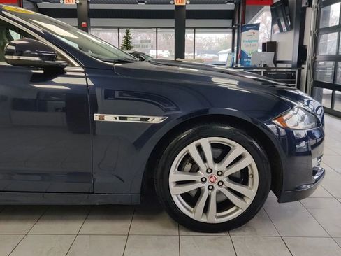 Used 2016 Jaguar XJ image 9