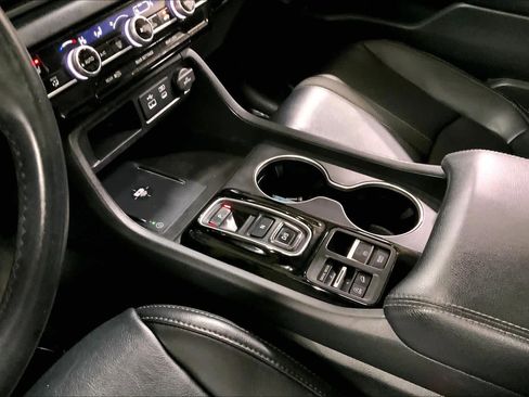 Used 2023 Honda Pilot Touring image 16