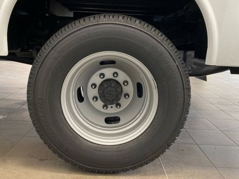 New 2025 Ford F350 XL w/ XL Chrome Package image 19